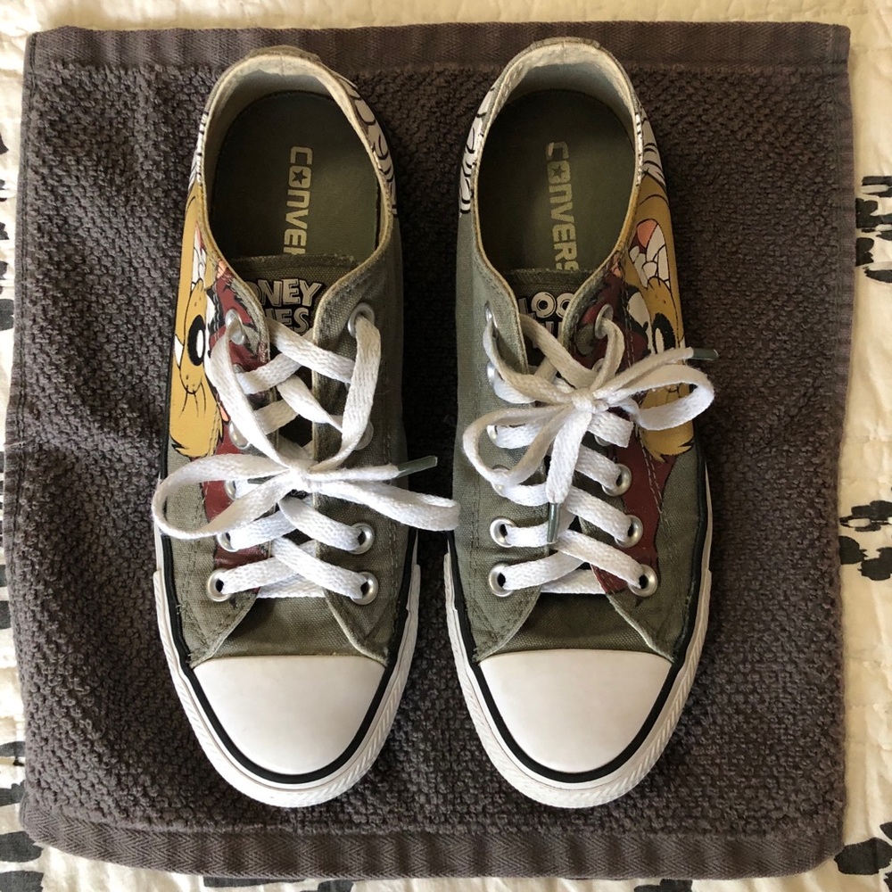 Converse looney tunes